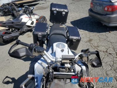 Piąte zdjęcie samochodu w środku: 2018 BMW R1200 GS ADVENTURE VIN:WB10A1204JZ967902 - miniatura