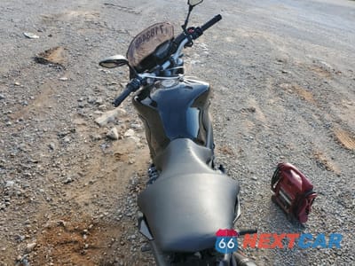 Zdjęcie 6 z 10 samochodu: 2016 YAMAHA FZ09 VIN:JYARN33E6GA008637 - miniatura