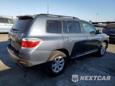 Trzecie zdjęcie samochodu z tyłu: 2013 TOYOTA HIGHLANDER BASE VIN:5TDZK3EHXDS122966 - miniatura