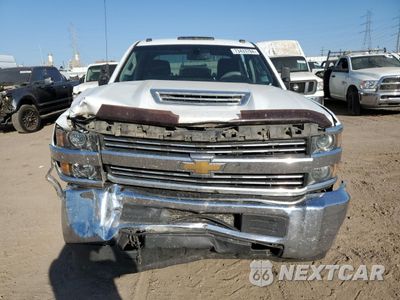 Piąte zdjęcie samochodu w środku: 2017 CHEVROLET SILVERADO K3500 VIN:1GC4KYCY9HF241804 - miniatura