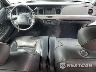 Zdjęcie 8 z 13 samochodu: 2000 FORD CROWN VICTORIA LX VIN:2FAFP74W0YX131199 - miniatura