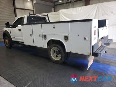 Trzecie zdjęcie samochodu z tyłu: 2019 FORD F450 SUPER DUTY VIN:1FDUF4HT5KDA27210 - miniatura