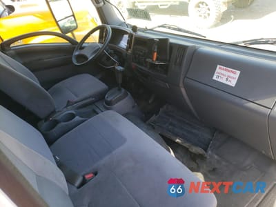 Zdjęcie 8 z 13 samochodu: 2018 ISUZU NPR HD VIN:54DC4W1C1JS809814 - miniatura