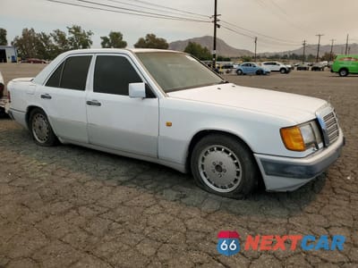 Czwarte zdjęcie samochodu z boku: 1991 MERCEDES-BENZ 300 E VIN:WDBEA30D3MB432100 - miniatura