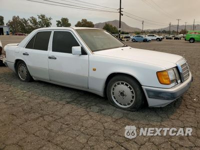 Czwarte zdjęcie samochodu z boku: 1991 MERCEDES-BENZ 300 E VIN:WDBEA30D3MB432100 - miniatura
