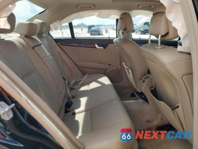 Zdjęcie 10 z 13 samochodu: 2014 MERCEDES-BENZ C 250 VIN:WDDGF4HB9EG256040 - miniatura