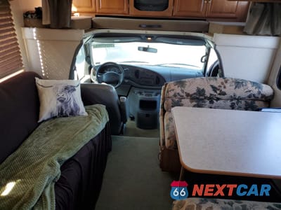 Piąte zdjęcie samochodu w środku: 2002 FORD ECONOLINE E450 SUPER DUTY CUTAWAY VAN VIN:1FDXE45S02HA94298 - miniatura