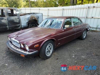1985 JAGUAR XJ6 SAJAV1342FC398184 - główne zdjęcie licytacji z USA - miniatura