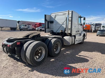 Czwarte zdjęcie samochodu z boku: 2018 VOLVO VN VNL VIN:4V4NC9TH5JN887087 - miniatura