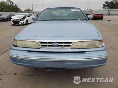Piąte zdjęcie samochodu w środku: 1997 FORD CROWN VICTORIA LX VIN:2FALP74W7VX226244 - miniatura