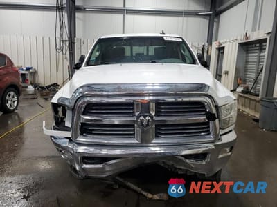 Piąte zdjęcie samochodu w środku: 2014 RAM 2500 SLT VIN:3C6UR5DL0EG196153 - miniatura