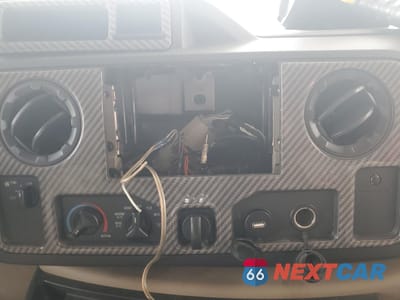 Zdjęcie 9 z 10 samochodu: 2019 FORD ECONOLINE E450 SUPER DUTY CUTAWAY VAN VIN:1FDXE4FS3KDC45463 - miniatura