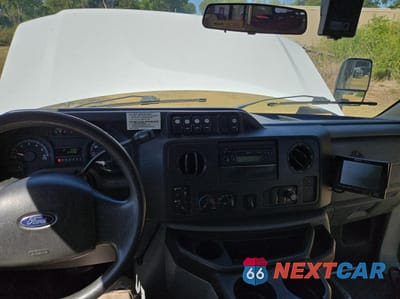 Zdjęcie 9 z 10 samochodu: 2013 FORD ECONOLINE E350 SUPER DUTY CUTAWAY VAN VIN:1FDEE3FL0DDA42110 - miniatura