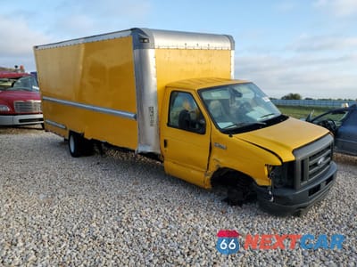 Czwarte zdjęcie samochodu z boku: 2021 FORD ECONOLINE E350 SUPER DUTY CUTAWAY VAN VIN:1FDWE3FN8MDC03163 - miniatura