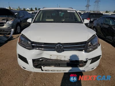 Piąte zdjęcie samochodu w środku: 2014 VOLKSWAGEN TOUAREG V6 VIN:WVGEF9BP8ED013738 - miniatura