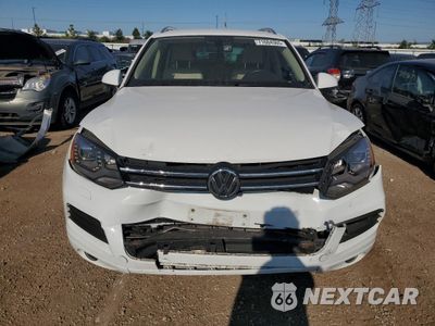 Piąte zdjęcie samochodu w środku: 2014 VOLKSWAGEN TOUAREG V6 VIN:WVGEF9BP8ED013738 - miniatura