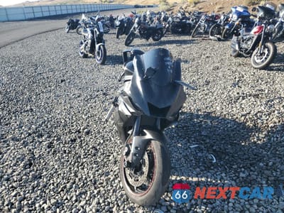 Drugie zdjęcie samochodu z przodu: 2018 YAMAHA YZFR6 C VIN:JYARJ28Y7JA001597 - miniatura