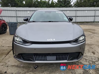Piąte zdjęcie samochodu w środku: 2022 KIA EV6 AWD 4D SUV WIND VIN:KNDC3DLC4N5044871 - miniatura