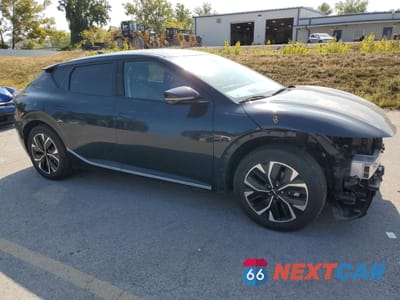 Czwarte zdjęcie samochodu z boku: 2023 KIA EV6 LIGHT VIN:KNDC34LAXP5127982 - miniatura