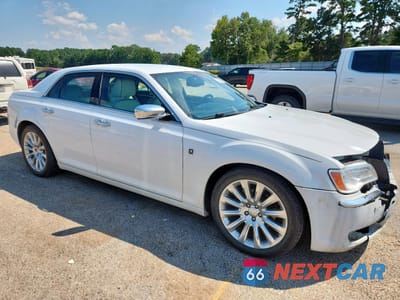 Czwarte zdjęcie samochodu z boku: 2013 CHRYSLER 300 VIN:2C3CCAAG0DH727764 - miniatura