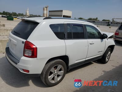 Trzecie zdjęcie samochodu z tyłu: 2011 JEEP COMPASS SPORT VIN:1J4NT1FB5BD264915 - miniatura