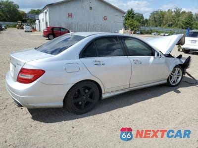 Trzecie zdjęcie samochodu z tyłu: 2012 MERCEDES-BENZ C 300 4MATIC VIN:WDDGF8BB3CA702408 - miniatura