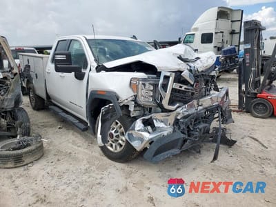 Czwarte zdjęcie samochodu z boku: 2023 GMC SIERRA K2500 SLE VIN:1GT29MEY7PF205911 - miniatura