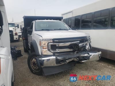 Czwarte zdjęcie samochodu z boku: 2021 FORD F550 SUPER DUTY VIN:1FDUF5HT0MDA00649 - miniatura