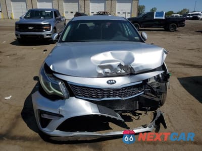 Piąte zdjęcie samochodu w środku: 2019 KIA OPTIMA LX VIN:5XXGT4L33KG329120 - miniatura