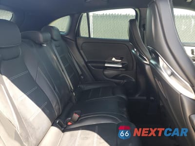 Zdjęcie 11 z 13 samochodu: 2023 MERCEDES-BENZ GLA 45 AMG VIN:W1N4N5DB7PJ524979 - miniatura