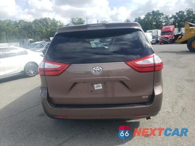 Zdjęcie 6 z 13 samochodu: 2018 TOYOTA SIENNA XLE VIN:5TDYZ3DC3JS944887 - miniatura