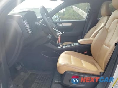Zdjęcie 7 z 13 samochodu: 2019 VOLVO XC40 T5 MOMENTUM VIN:YV4162UK5K2111660 - miniatura