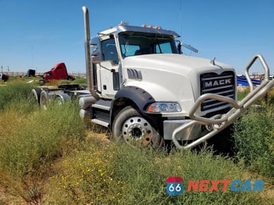 2020 MACK GR64BT SEMI TRUCK 1M1GR4GY3LM018268 - główne zdjęcie licytacji z USA - miniatura