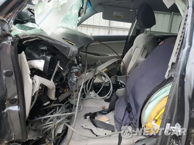 Zdjęcie 7 z 14 samochodu: 2019 HYUNDAI TUCSON SE VIN:KM8J23A45KU997098 - miniatura
