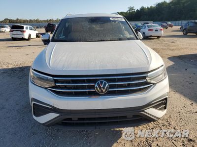 Piąte zdjęcie samochodu w środku: 2024 VOLKSWAGEN TIGUAN SE VIN:3VVMB7AX3RM105756 - miniatura