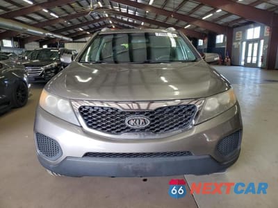 Piąte zdjęcie samochodu w środku: 2011 KIA SORENTO BASE VIN:5XYKTDA25BG166390 - miniatura