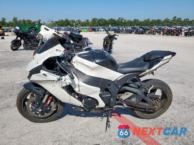 Trzecie zdjęcie samochodu z tyłu: 2024 KAWASAKI ZX1002 M VIN:JKBZXVM17RA007298 - miniatura