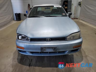 Piąte zdjęcie samochodu w środku: 1992 TOYOTA CAMRY DLX VIN:4T1SK11E8NU033763 - miniatura