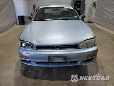 Piąte zdjęcie samochodu w środku: 1992 TOYOTA CAMRY DX VIN:4T1SK11E8NU033763 - miniatura
