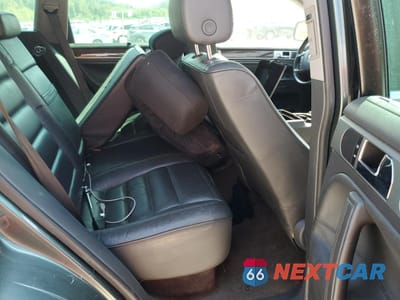 Zdjęcie 11 z 13 samochodu: 2004 VOLKSWAGEN TOUAREG 4.2 VIN:WVGEM77L84D046978 - miniatura