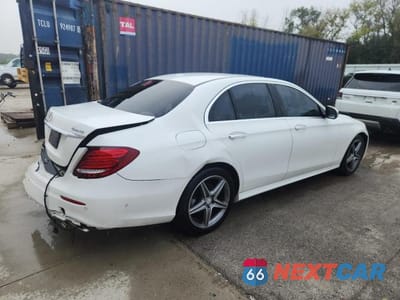 Trzecie zdjęcie samochodu z tyłu: 2017 MERCEDES-BENZ E 300 4MATIC VIN:WDDZF4KBXHA016987 - miniatura