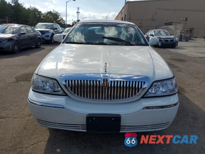 Piąte zdjęcie samochodu w środku: 2006 LINCOLN TOWN CAR SIGNATURE LIMITED VIN:1LNHM82W46Y629306 - miniatura