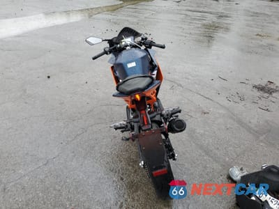Czwarte zdjęcie samochodu z boku: 2024 KTM 390 RC VIN:MD2JYJ403RN207747 - miniatura