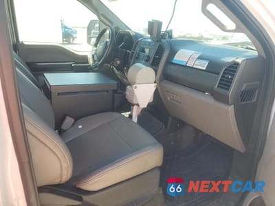 Piąte zdjęcie samochodu w środku: 2017 FORD F550 SUPER DUTY VIN:1FDUF5GT4HEB94166 - miniatura