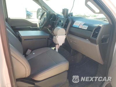 Piąte zdjęcie samochodu w środku: 2017 FORD F550 SUPER DUTY VIN:1FDUF5GT4HEB94166 - miniatura