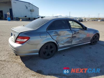 Trzecie zdjęcie samochodu z tyłu: 2011 MERCEDES-BENZ C 300 VIN:WDDGF5EBXBR153414 - miniatura