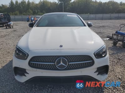 Piąte zdjęcie samochodu w środku: 2023 MERCEDES-BENZ E 450 VIN:W1K1J5JB6PF195582 - miniatura