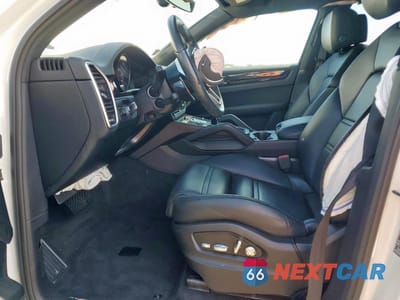 Zdjęcie 7 z 15 samochodu: 2019 PORSCHE CAYENNE VIN:WP1AA2AY8KDA07032 - miniatura