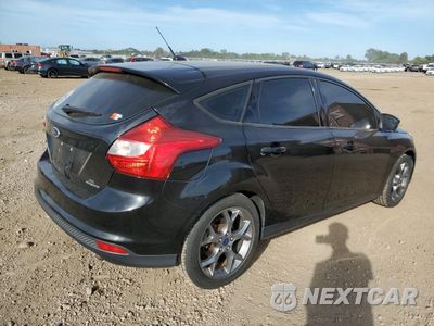 Trzecie zdjęcie samochodu z tyłu: 2013 FORD FOCUS SE VIN:1FADP3K28DL321162 - miniatura