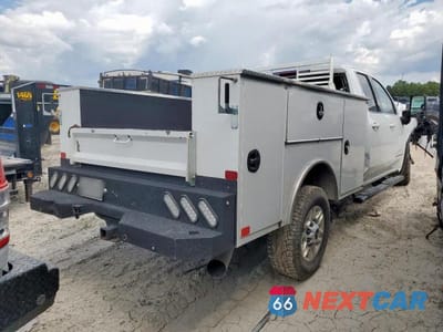 Trzecie zdjęcie samochodu z tyłu: 2023 GMC SIERRA K2500 SLE VIN:1GT29MEY7PF205911 - miniatura